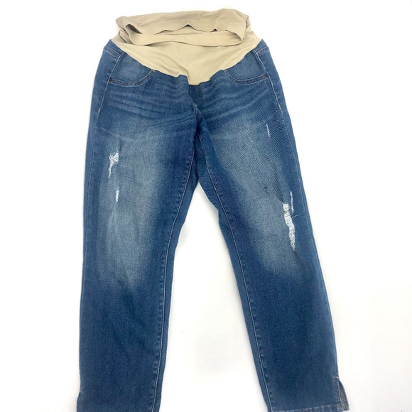 Rule The World Boutique Jeans Section - Picture 5 of 6